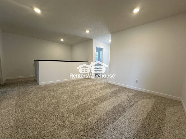 Building Photo - 1065 Jubert Dr