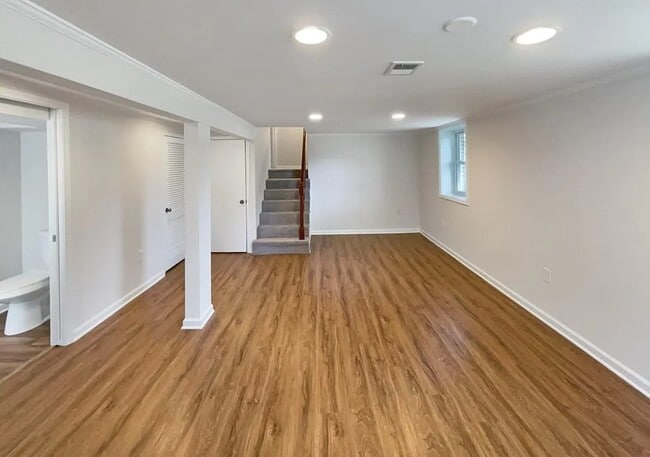 Building Photo - 7808 Crescent Ave