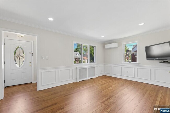 Building Photo - 35-10 Ferry Heights