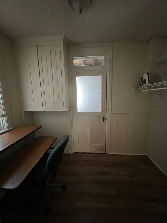 Building Photo - 165 E Pomfret St