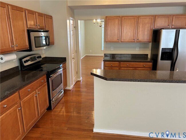 Building Photo - 1307 Village Views Dr
