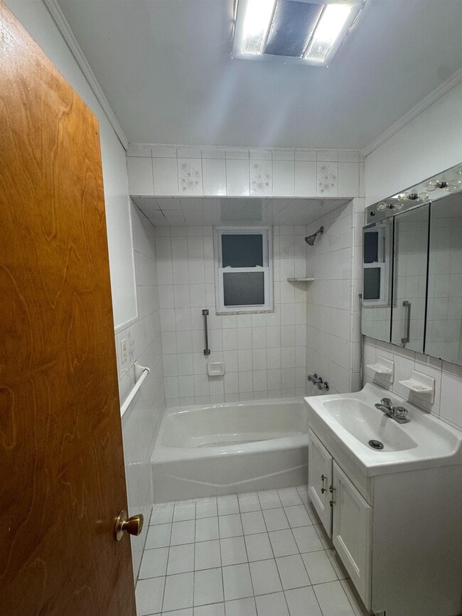 Building Photo - 186 Avenue C