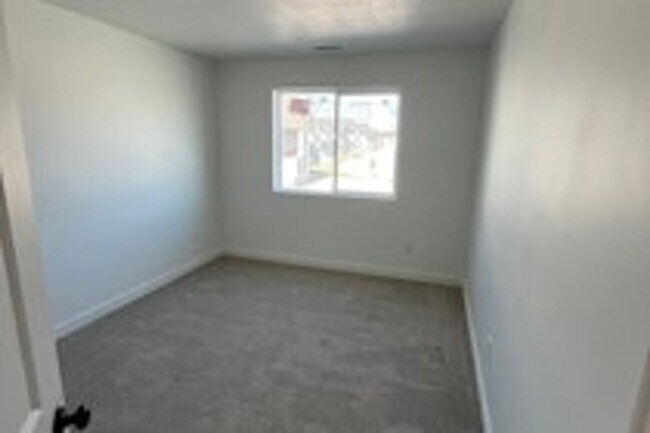 Building Photo - 3348 W 1570 N