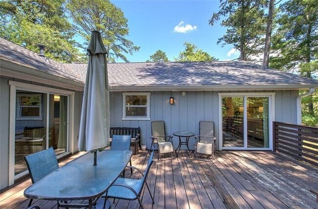 Building Photo - 3410 Holliglen Dr