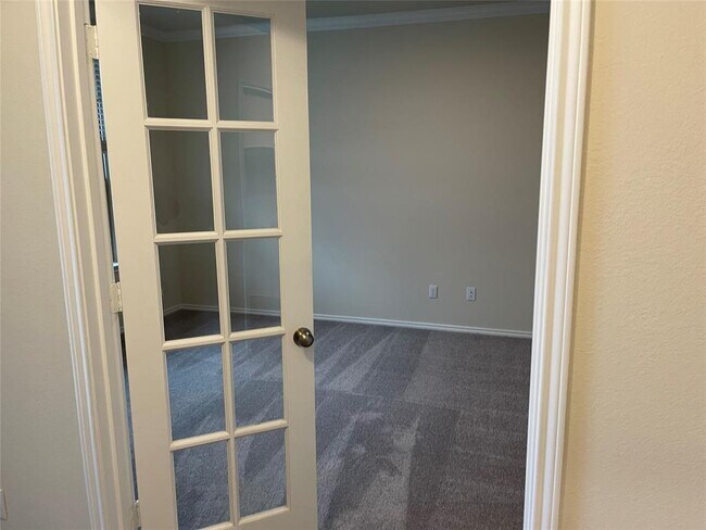 Building Photo - 105 Onna St