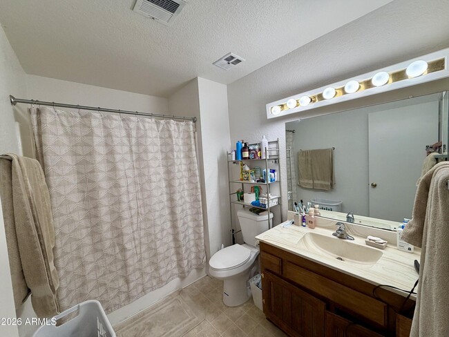 Building Photo - 1510 E 26th Ln