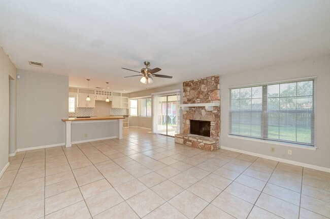 Building Photo - One Story Rental Home located near FM 78 and Walzem available for asap move in!