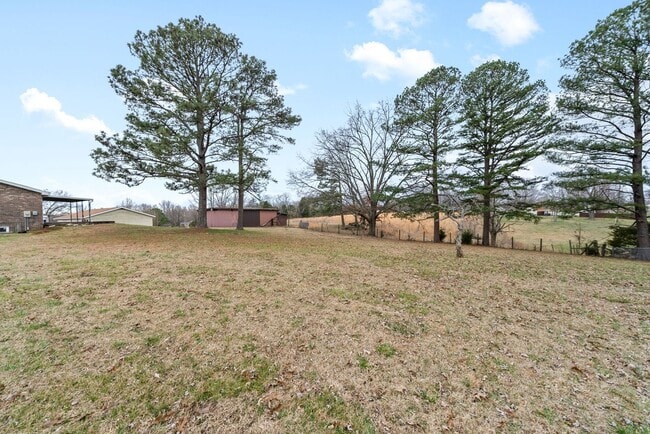 Building Photo - 3 Bedroom Pet Friendly Home For Rent With Finished Basement!