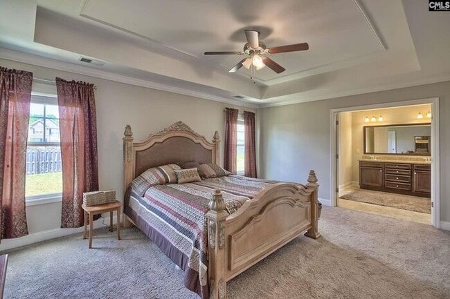 Building Photo - Spacious home for big families