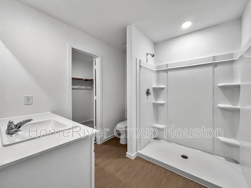 Building Photo - 6022 Starling Dr