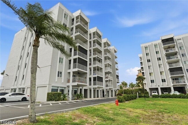 Building Photo - 2885 Palm Beach Blvd