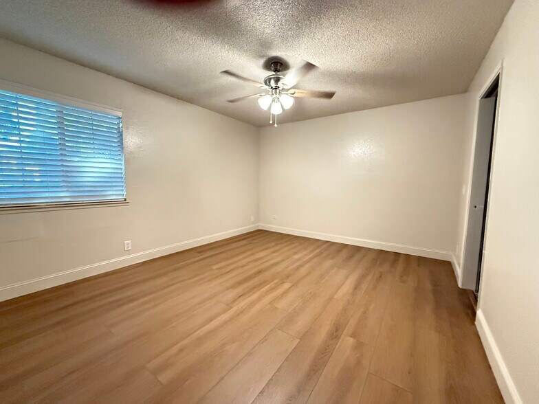 Building Photo - 6158 N Fresno St