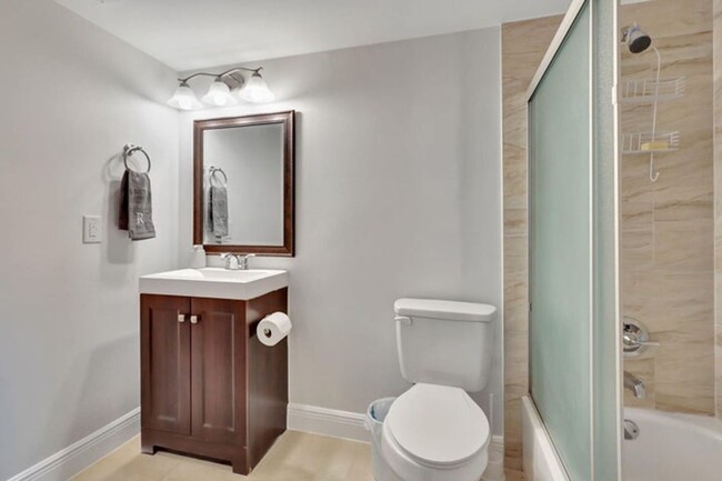 Building Photo - 12641 Westhampton Cir