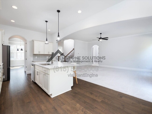 Building Photo - 631 Silva Ln