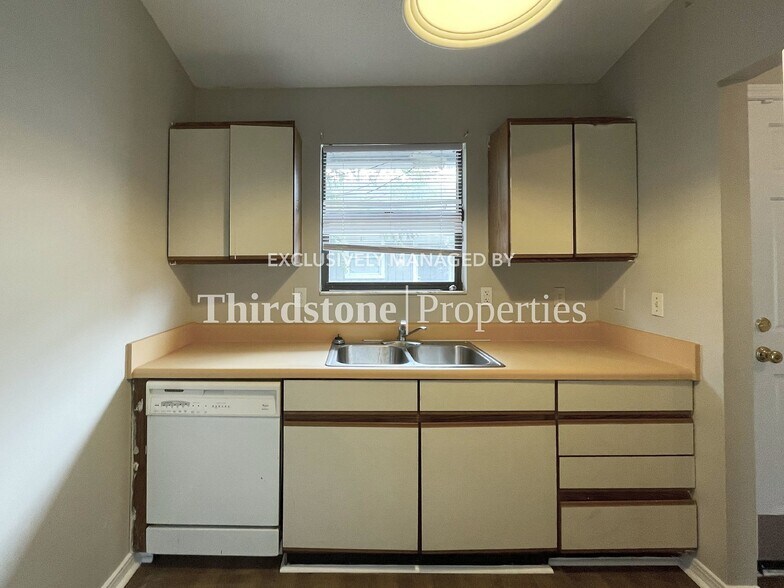 Building Photo - 7611 Indian Lakes Dr