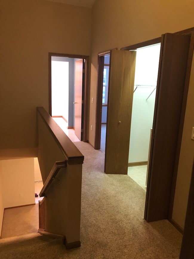 Building Photo - Shared 2 Bedroom 2.5 Bathroom Condo