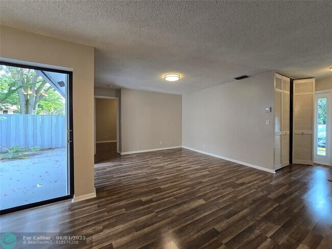 Building Photo - 4455 Carambola Cir N