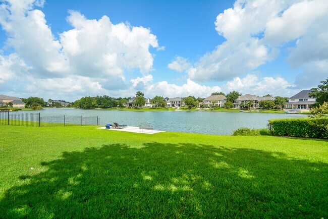 Building Photo - 15302 Bandera Falls Bend