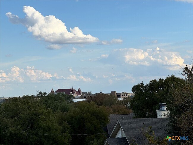 Primary Photo - 1013 Chestnut St