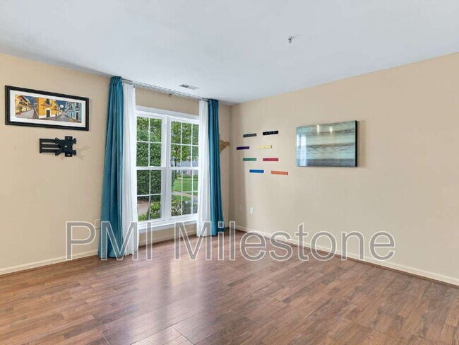 Building Photo - 2132 Bristol Dr