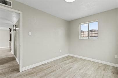 Building Photo - 3 bedrooms 1 bathroom with all tile flooring