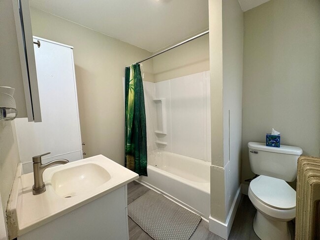 Building Photo - 2 Bedroom 1 Bathroom in Lancaster City!