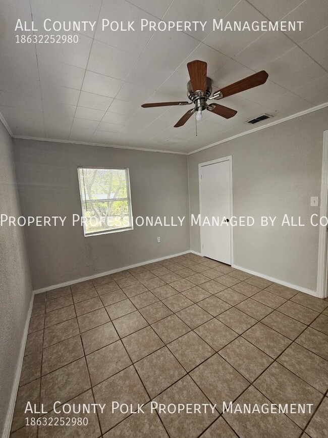 Building Photo - Awesome 3 Bedroom 2 Bath Lake Wales Home f...