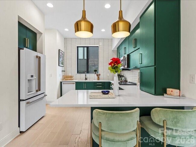 Building Photo - 815 E 36th St