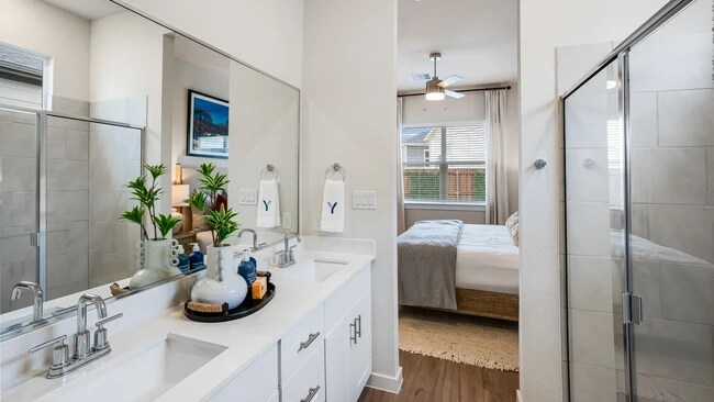 Building Photo - North Elm Street, Denton, TX 76207 - 2 BR 2 BA house