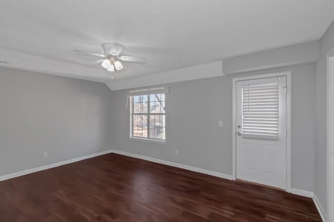 Building Photo - Spacious Home in Prime Location
