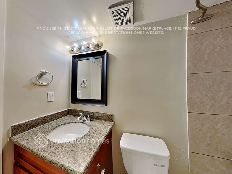 Building Photo - 3808 W Columbine Dr