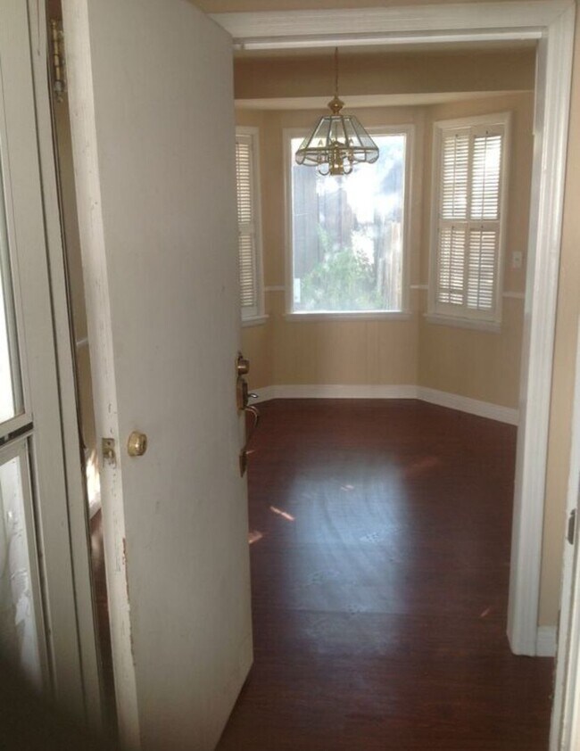 Building Photo - 4 bedroom  Available Aug 2025