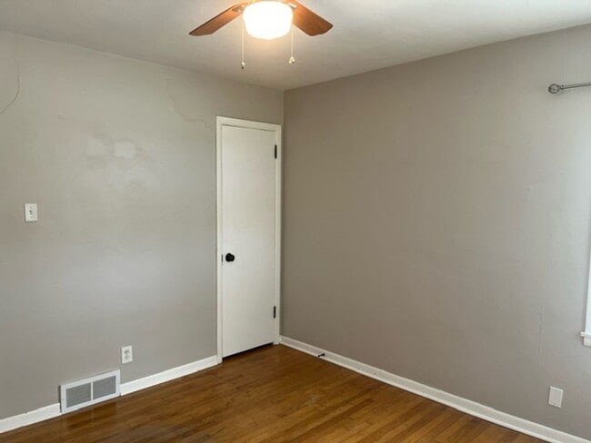 Building Photo - Super Cute 2 Bed 1 Bath House!