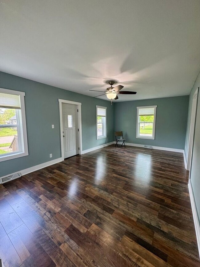 Building Photo - Remodeled 2 bedroom home-Three Oaks