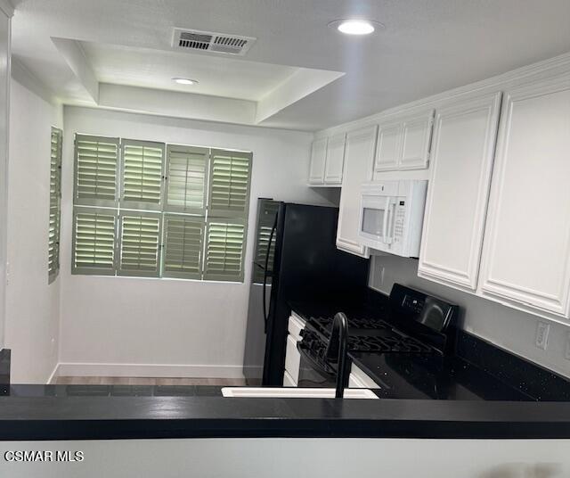 Building Photo - 5624 Las Virgenes Rd