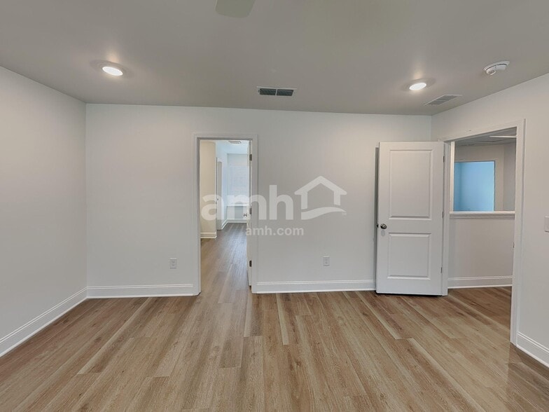 Building Photo - 945 Carnelian Ln