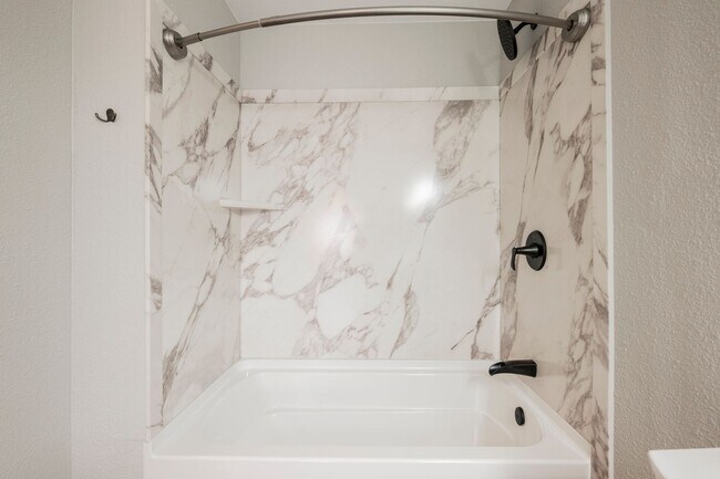 Building Photo - Fully Remodeled 3-Bedroom Townhome