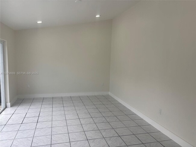 Building Photo - 9435 SW 144th Ct