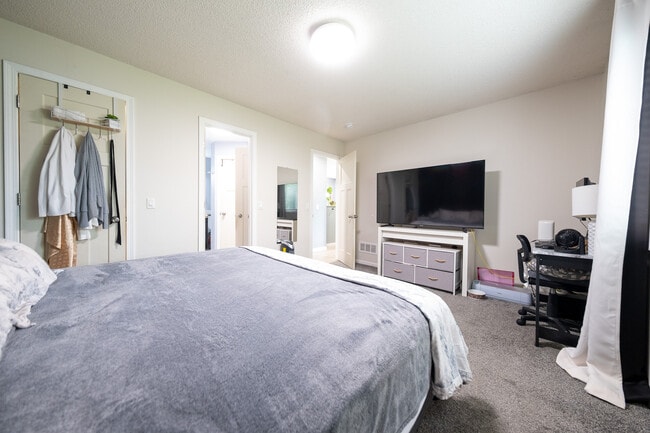 Building Photo - 15709 Chalet Ct
