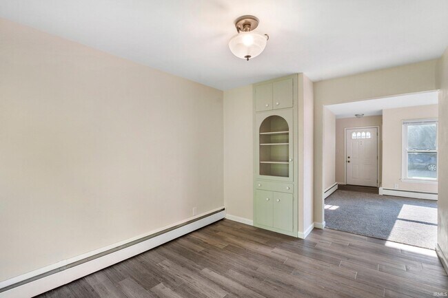 Building Photo - 128 Manor Ave