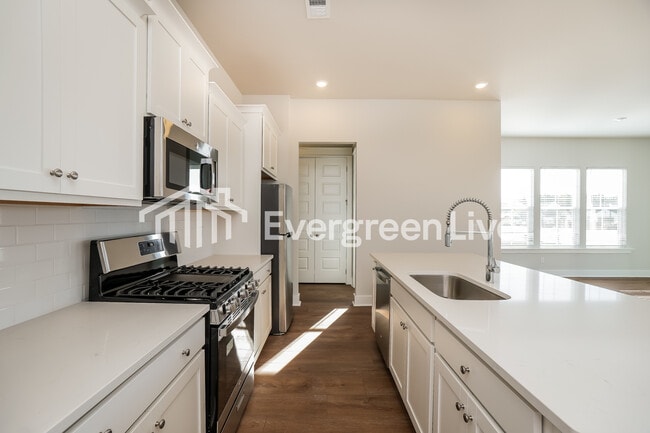 Building Photo - 131 Bloomsbury St