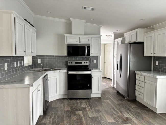 Building Photo - 27 Nyborg Ave