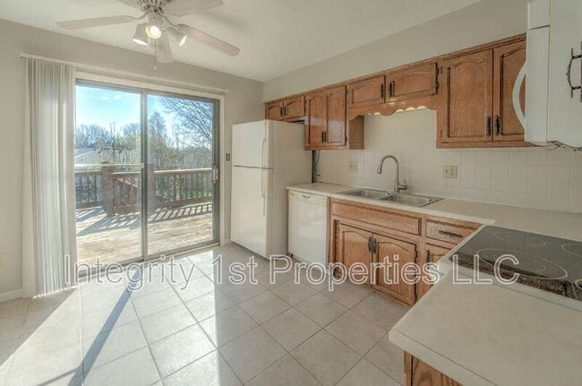 Building Photo - 8635 N Hull Ave