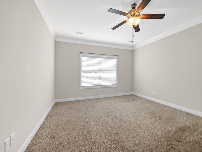 Building Photo - Beautiful 4 BR, 2 BA Home, 2 Car Garage wi...