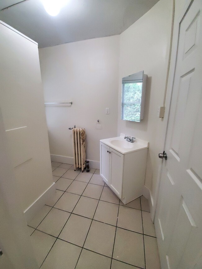 Building Photo - 105-107 N Quarry St