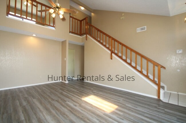 Building Photo - Two-Story Living!