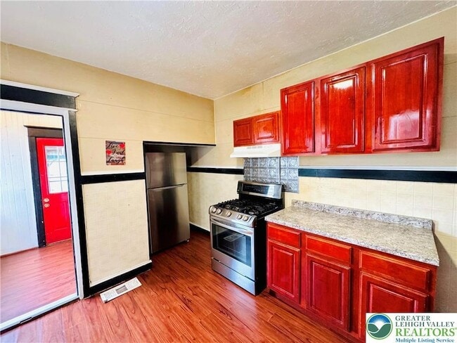 Building Photo - 637 N Penn St