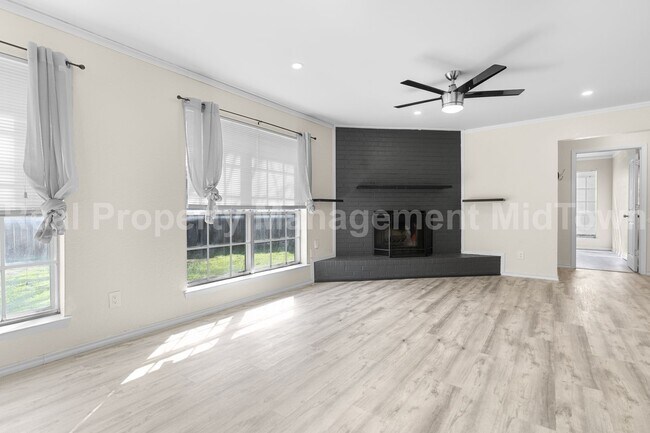 Building Photo - 2207 Roman Ct