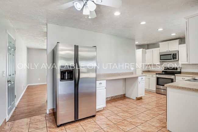 Building Photo - 1671 E 7080 S