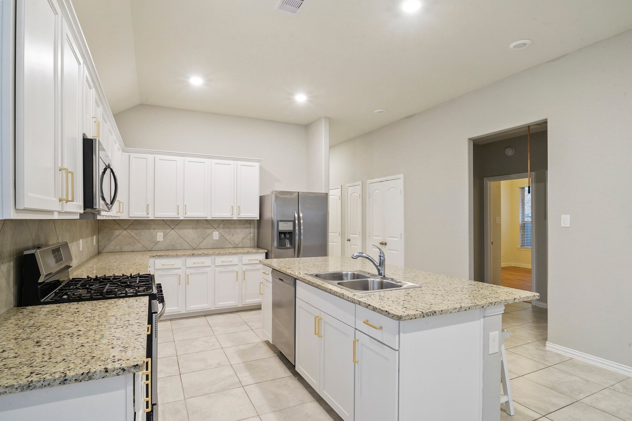Building Photo - 27910 Augusta View Dr